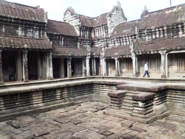 angkorwatbathspassageways.jpg