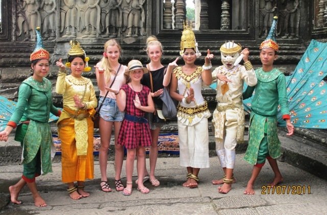 angkorwatdancers.jpg