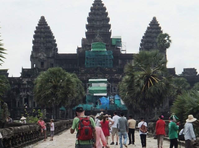 angkorwatentrance1.jpg