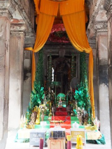 angkorwatshrine.jpg