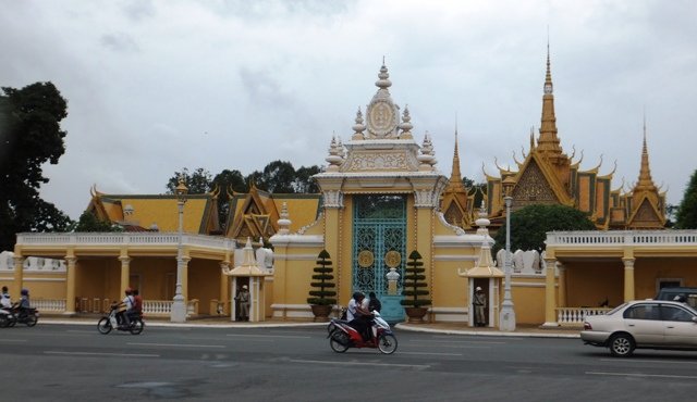 phnompenhroyalpalace.jpg