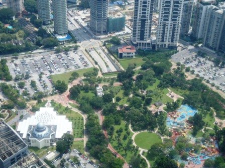 kualalumpurdownwardsviewfrompetronustwintowers.jpg