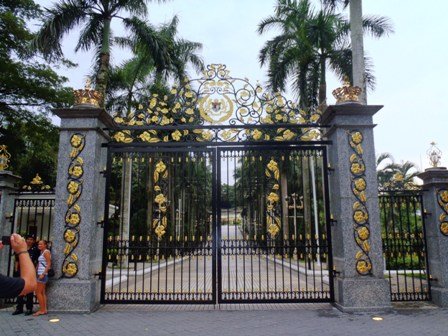 kualalumpurpalacegate.jpg