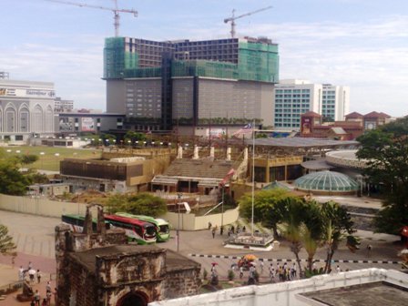 malaccaoldnewcityscapemalacca.jpg