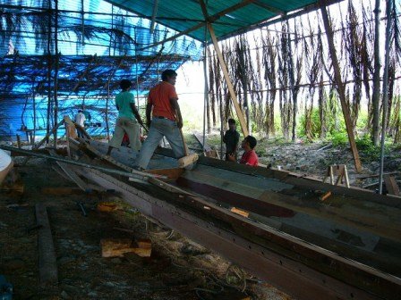 boatbuildingonhanimaadahoo.jpg