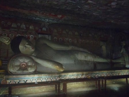 cavetemplerecliningbudda2.jpg