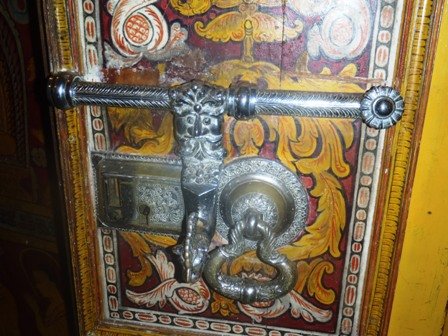 toothtemplesilverdoorhandles.jpg