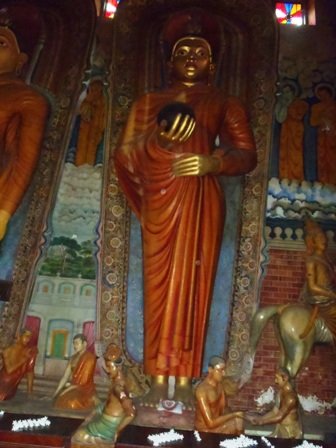 wewurukanavijaratemplestandingbudda.jpg