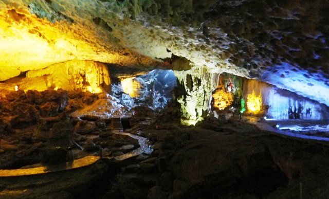 halongbaycaves9.jpg