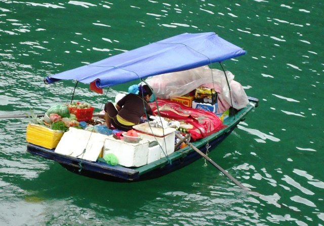 halongbaylocaltrader2.jpg