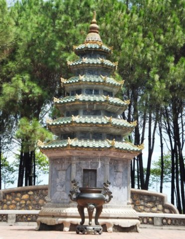 huepagoda1.jpg