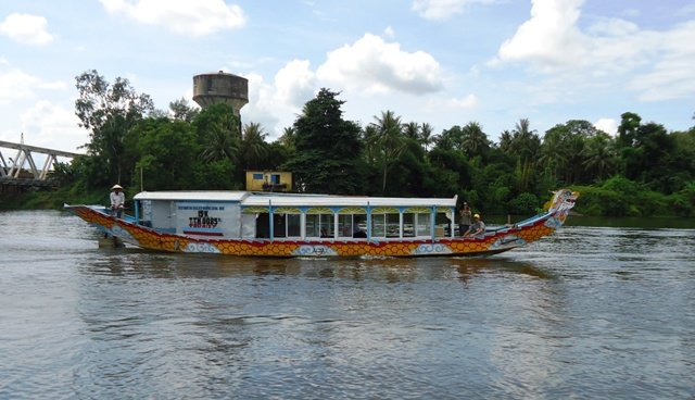 hueperfumeriverboat3.jpg